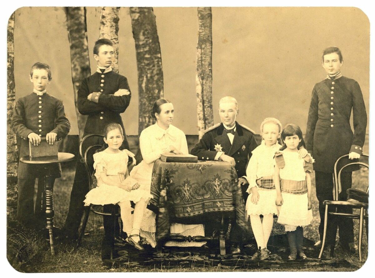Вице-губернатор, танцоры, сказители и новый Дворец бракосочетаний - 12 января в истории Карелии Вице-губернатор, танцоры, сказители и новый Дворец бракосочетаний - 12 января в истории Карелии