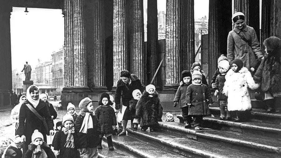 Медицина, горная промышленность, ЗС и «Жители блокадного Ленинграда» — 25 февраля в истории Карелии