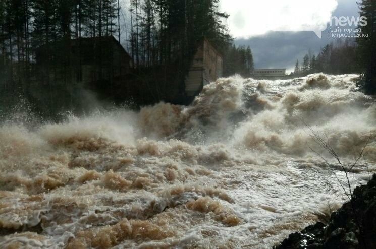 В парке «Гирвас» продолжают брать плату за осмотр водопада и вулкана, хотя не имеют права