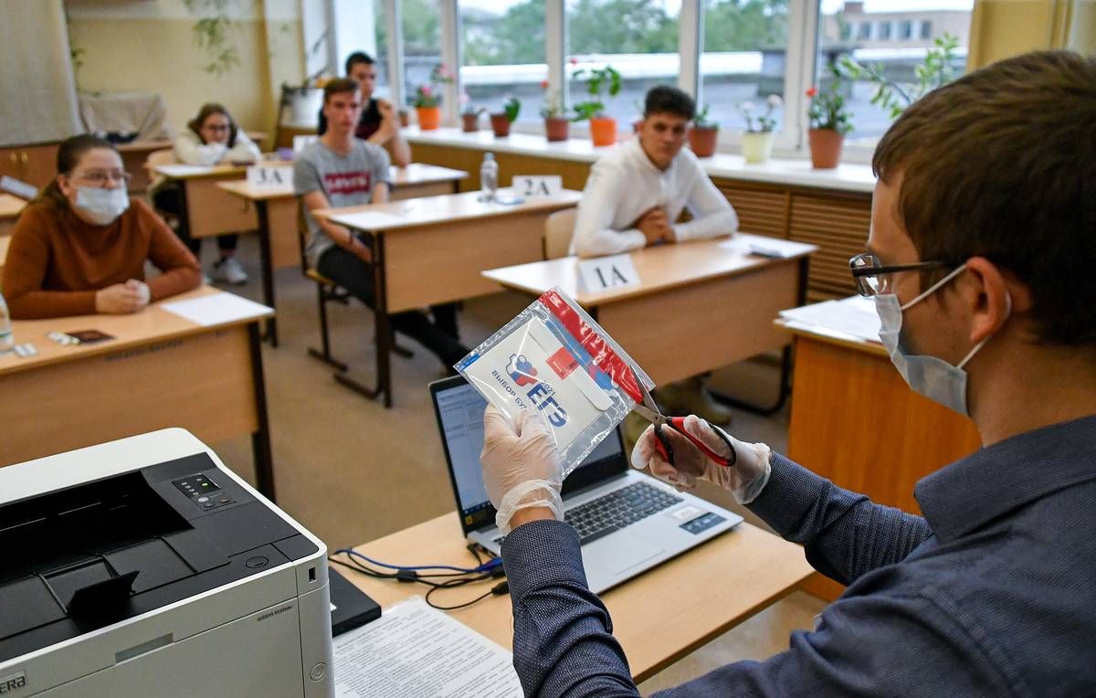 Родителей петрозаводских школьников приглашают попробовать свои силы в ЕГЭ