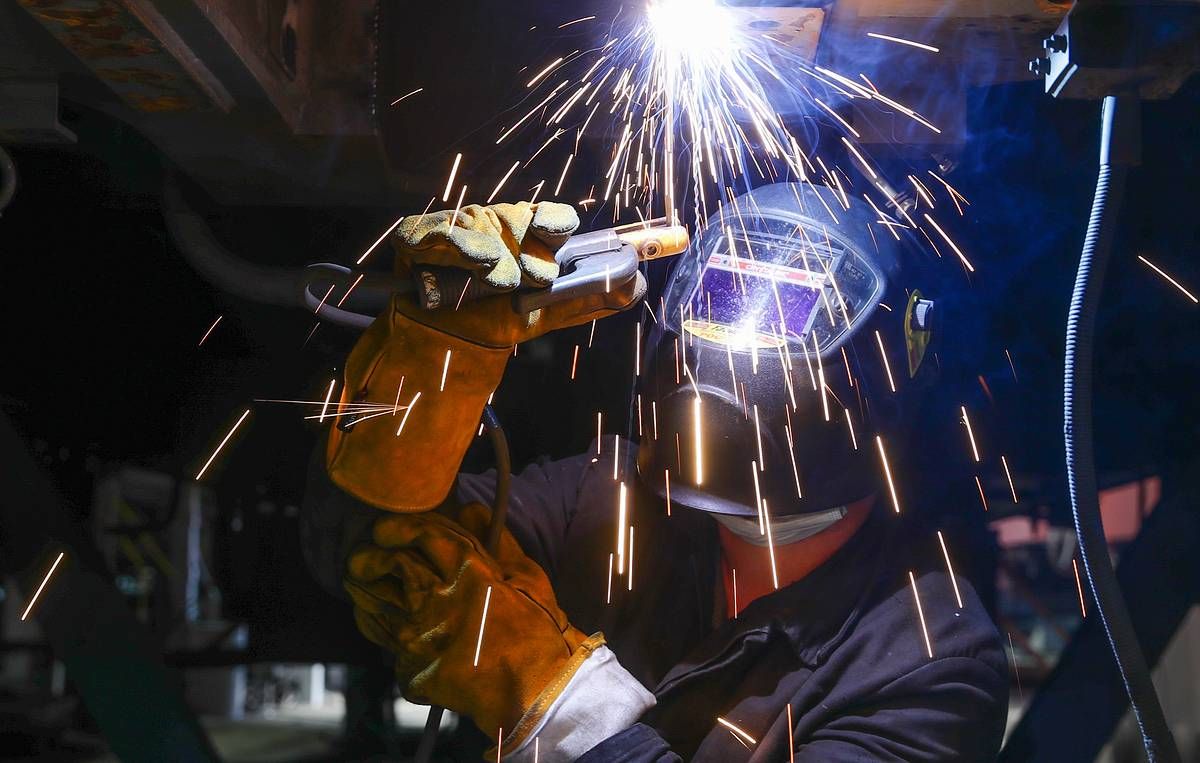 Слесарь от 100 тысяч рублей. Спрос на рабочие специальности в Карелии вырос в три раза