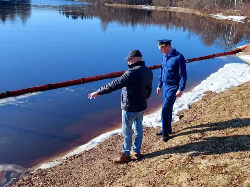 Прокуратура назвала компанию, по вине которой произошел разлив нефтепродуктов в реку Янисйоки Прокуратура назвала компанию, по вине которой произошел разлив нефтепродуктов в реку Янисйоки