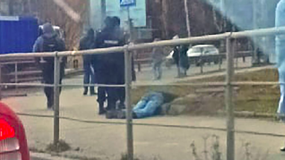В Петрозаводске на улице обнаружили мужчину без чувств