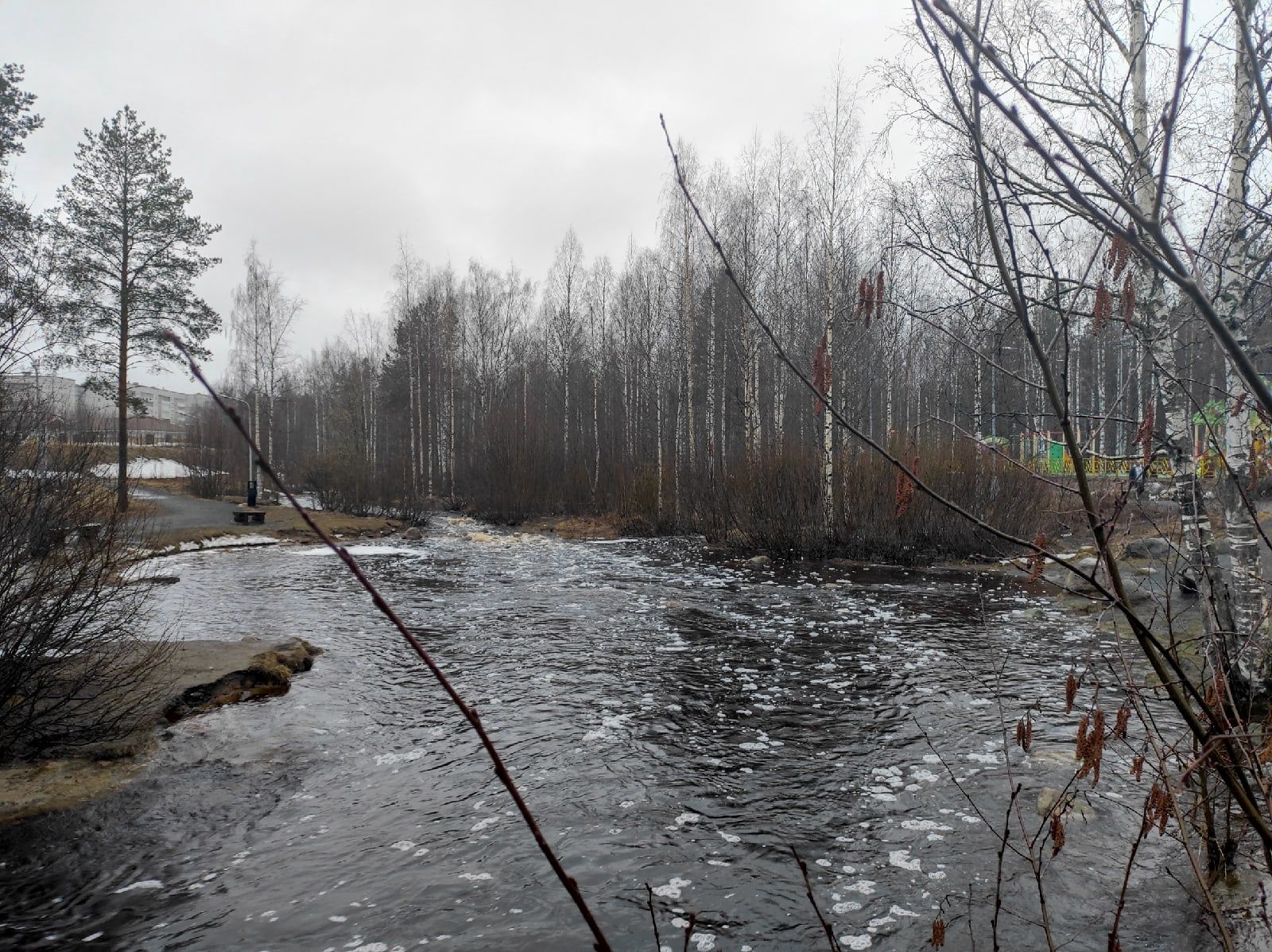 Снова мокрый снег и дождь: прогноз погоды на 28 апреля