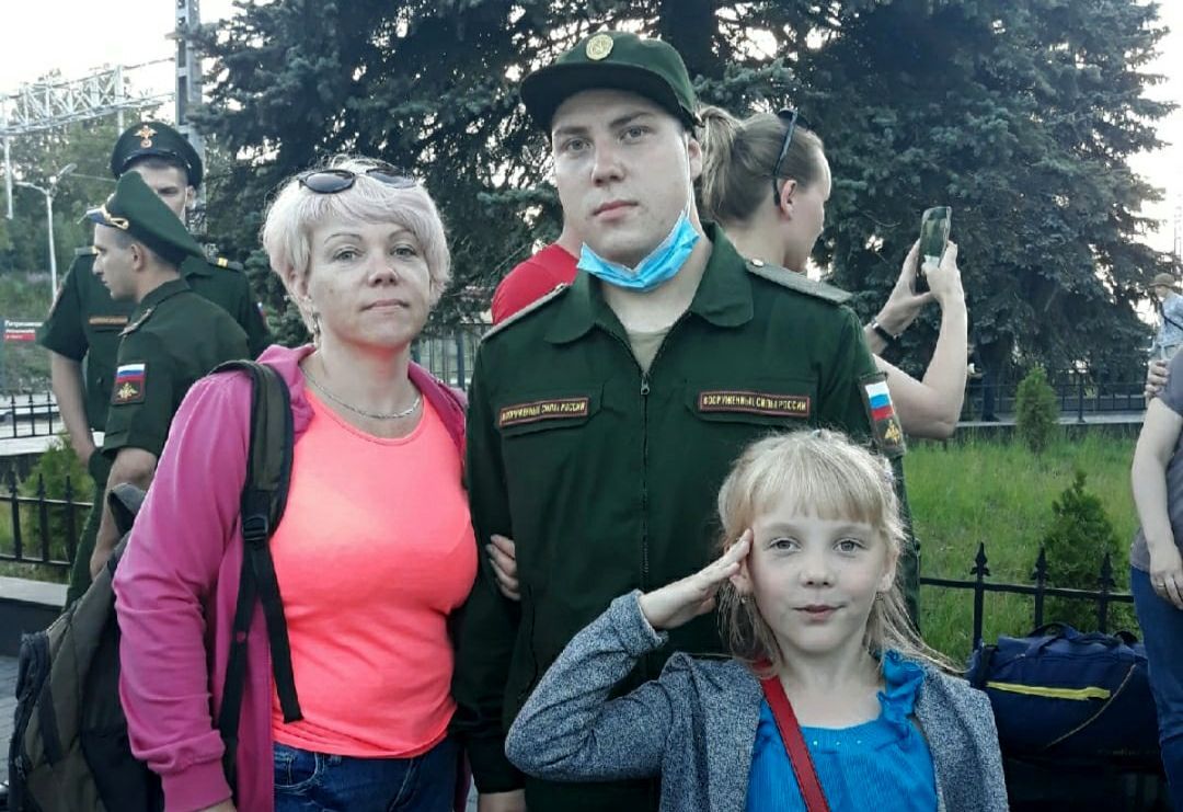«В феврале он был еще срочником». Мама погибшего на Донбассе петрозаводчанина Дмитрия Ижековского рассказала, как искала сына