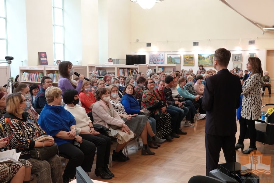 Дочь Роберта Рождественского представила новую книгу об отце в Петрозаводске Дочь Роберта Рождественского представила новую книгу об отце в Петрозаводске