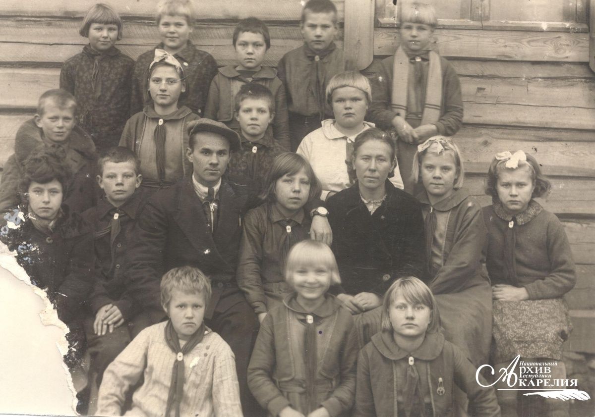 Нацархив Карелии поделился фото и документами к 100-летию пионерии