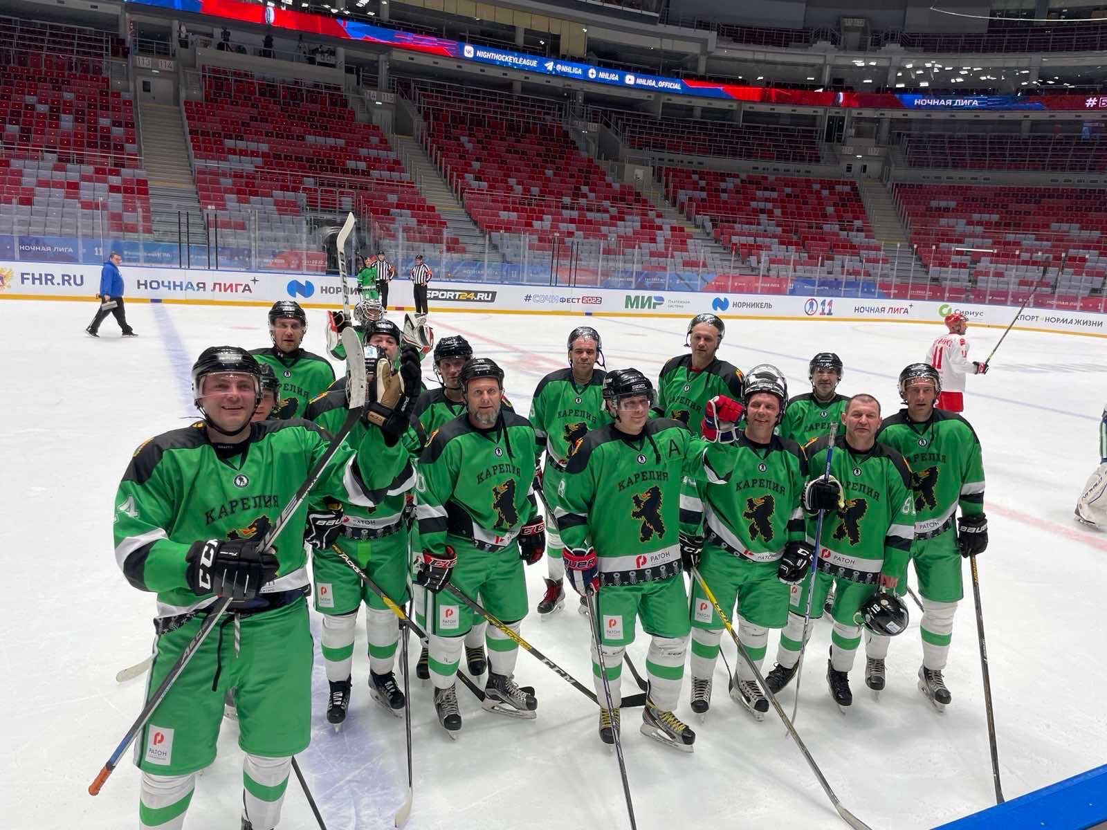Карельские хоккеисты одержали первую победу на Ночной хоккейной лиге
