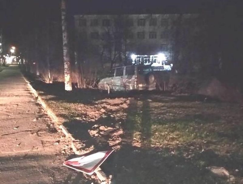 Ночная погоня ГИБДД за автомобилем с подростками в Петрозаводске закончилась аварией с пострадавшими