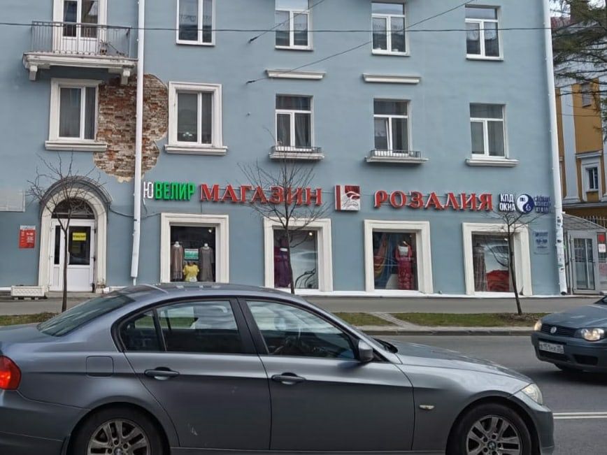 В центре Петрозаводска обрушилась часть фасада здания, отремонтированного в 2020 году В центре Петрозаводска обрушилась часть фасада здания, отремонтированного в 2020 году