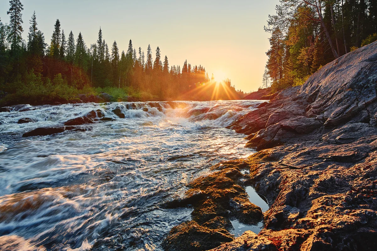 Туристы рассматривают Карелию для путешествия на ближайшие трехдневные выходные