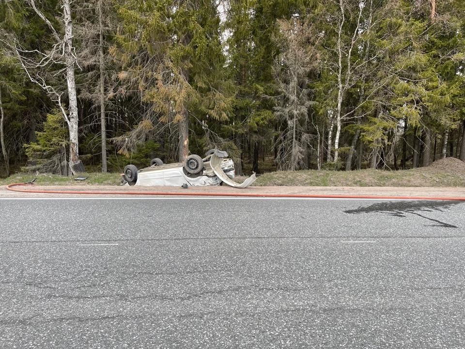 На трассе «Сортавала» перевернулся автомобиль, водитель госпитализирован