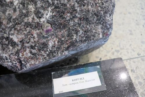 Геологи исследуют корунды Арктической зоны Карелии Геологи исследуют корунды Арктической зоны Карелии