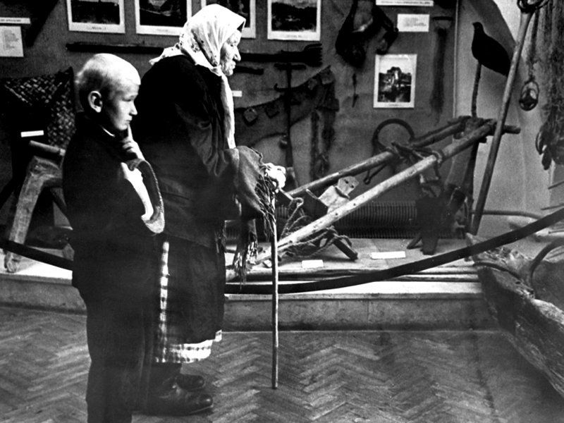 Музей, театр, Генсек и Конституция — 15 июня в истории Карелии