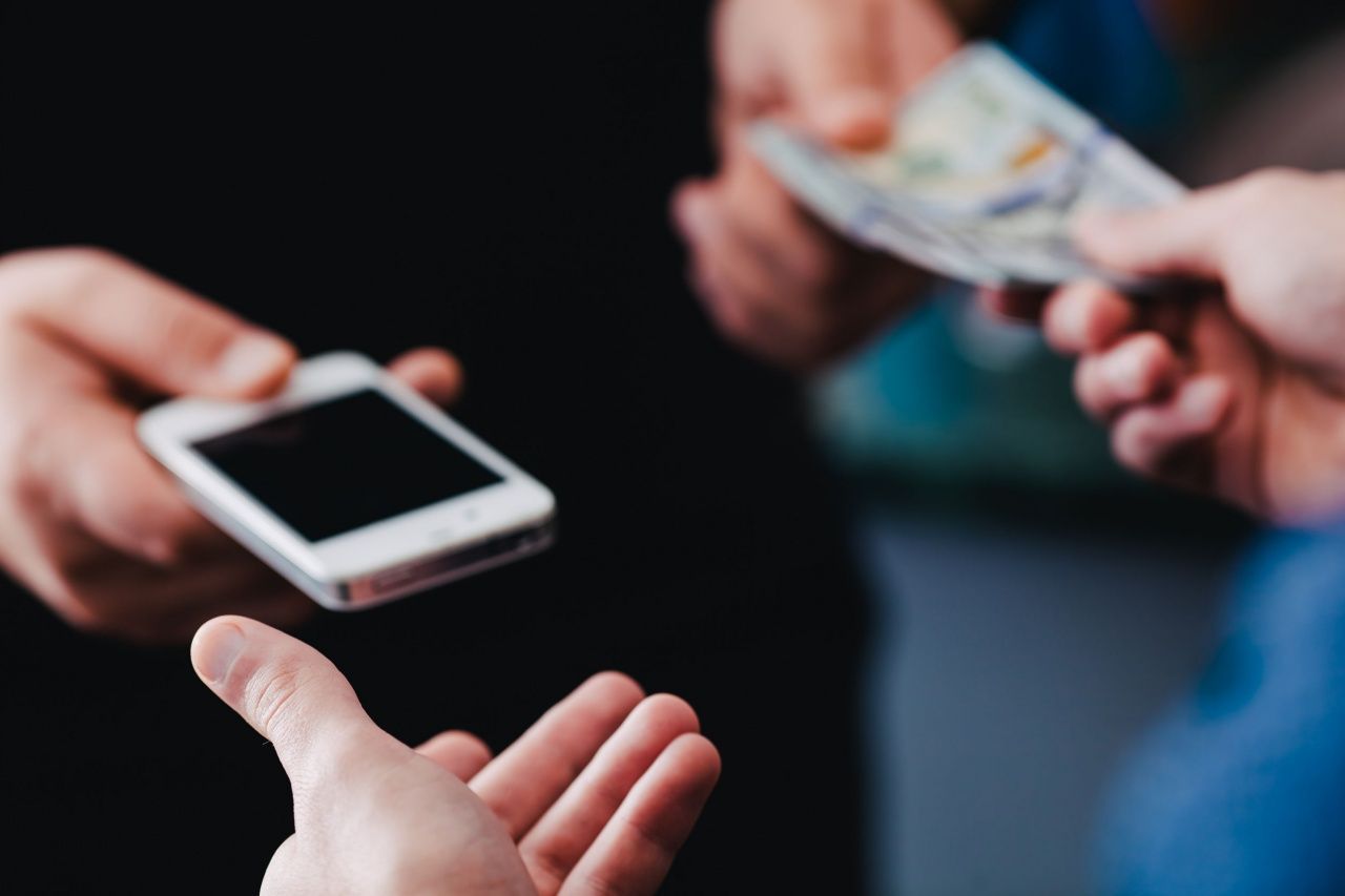 Потенциальный покупатель сбежал с телефоном в Петрозаводске Потенциальный покупатель сбежал с телефоном в Петрозаводске