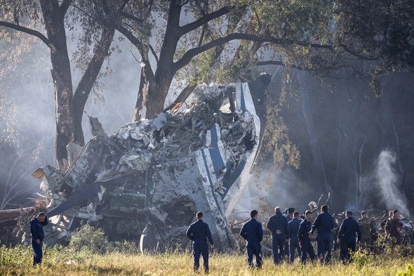 Самолет ИЛ-76 потерпел крушение в Рязани рядом с жилыми домами Самолет ИЛ-76 потерпел крушение в Рязани рядом с жилыми домами