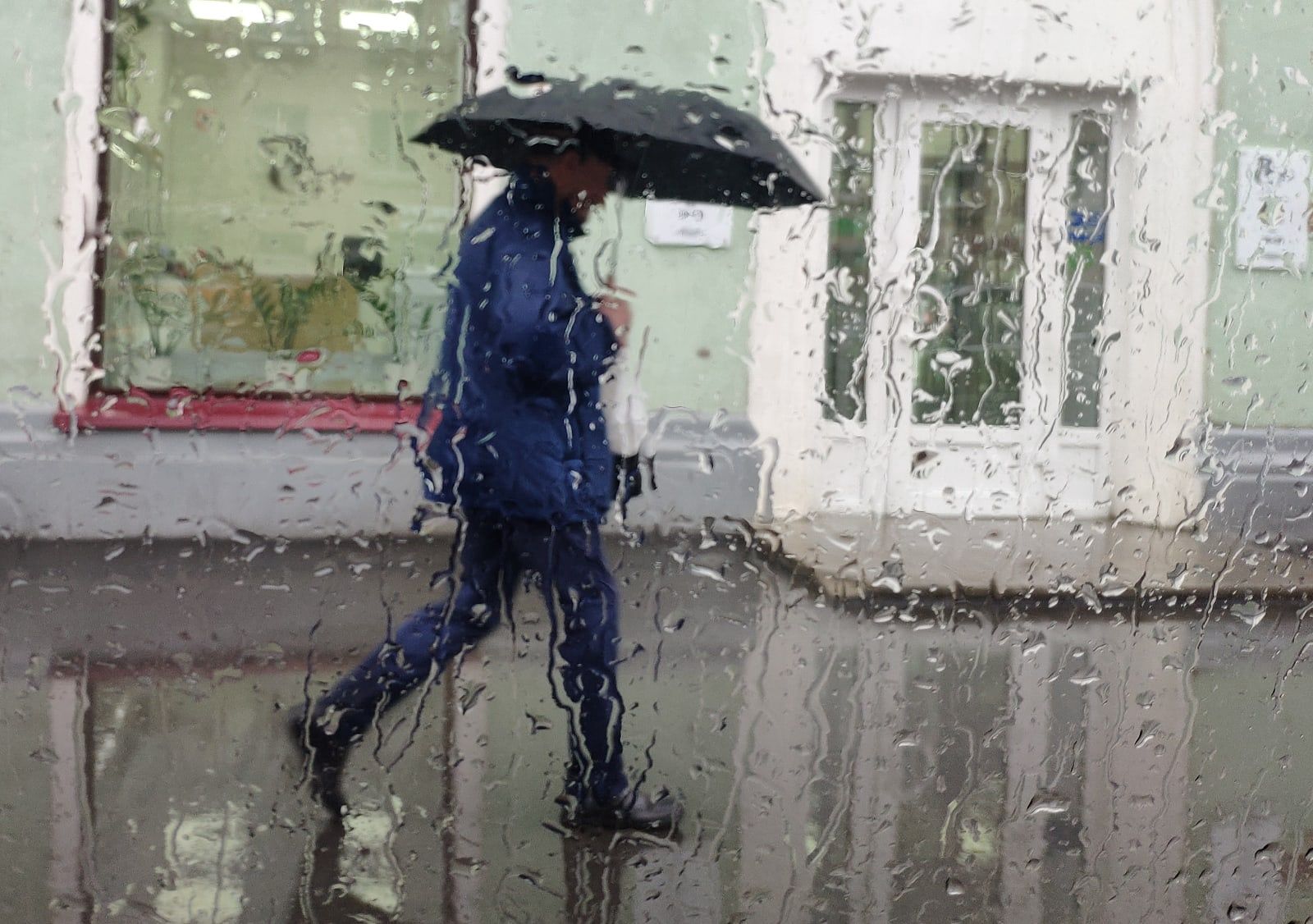 Непогода приближается: в МЧС предупредили о ливнях и грозах