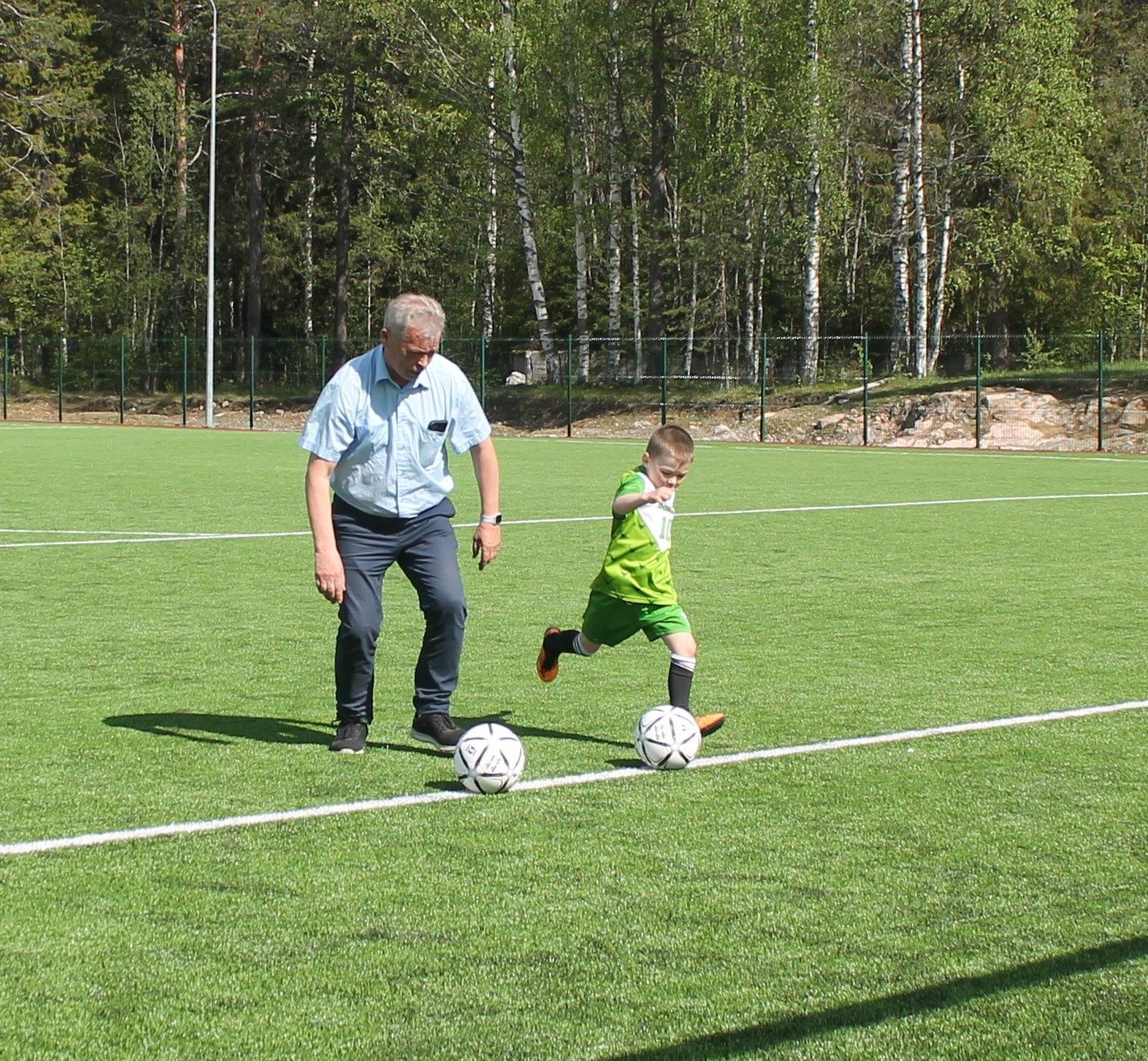 Футбольное поле с беговой дорожкой открыли в Суоярви