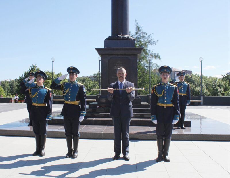 Меч Победы торжественно передали Центру воинской славы Петрозаводска Меч Победы торжественно передали Центру воинской славы Петрозаводска