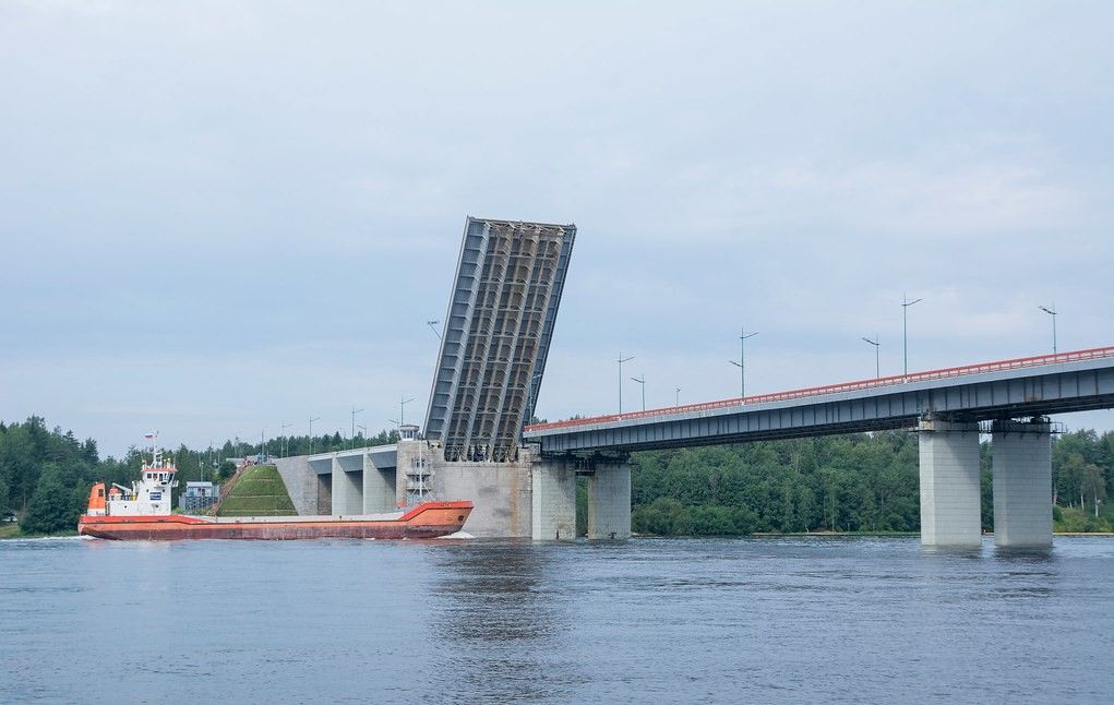 Ладожский мост разведут на федеральной трассе “Кола” 