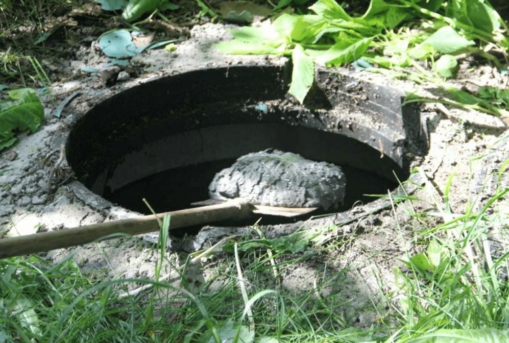 Каменная крошка забила канализацию на улице Радищева в Петрозаводске