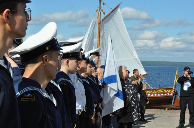 День рождения Петра Первого отметили в Петрозаводске спуском на воду судна