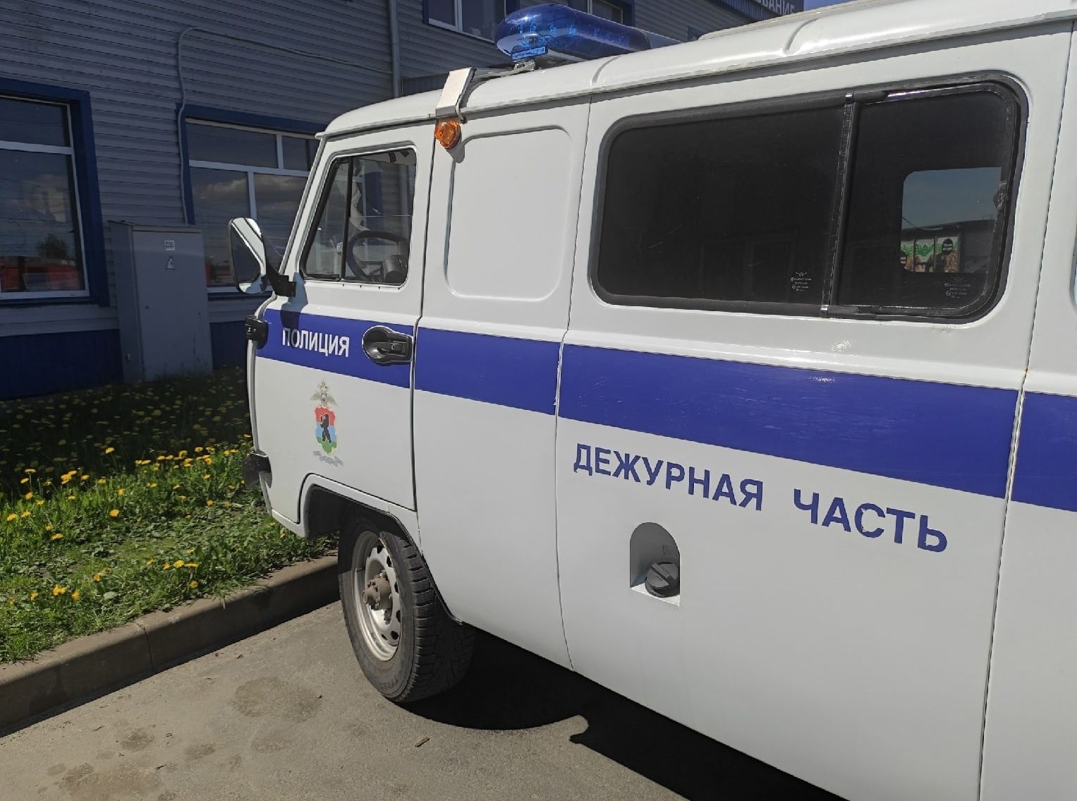 Прохожие разбудили и обокрали жителя Костомукши