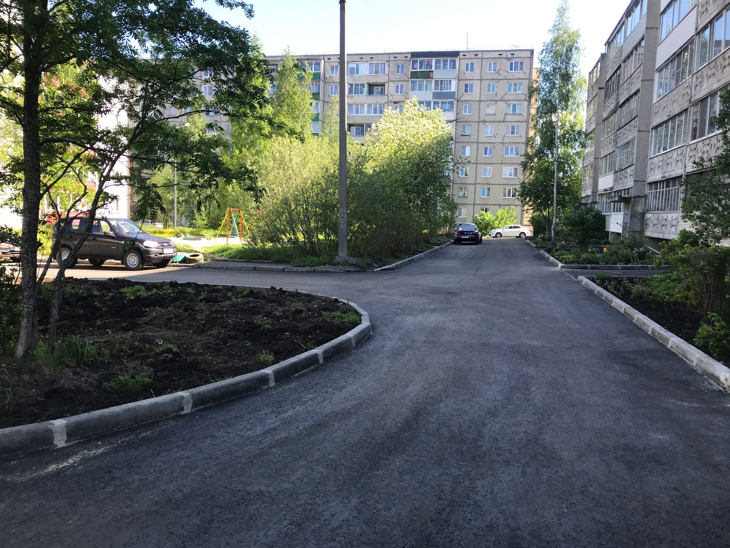 Восемь дворов отремонтировали по программе «Комфортная городская среда»