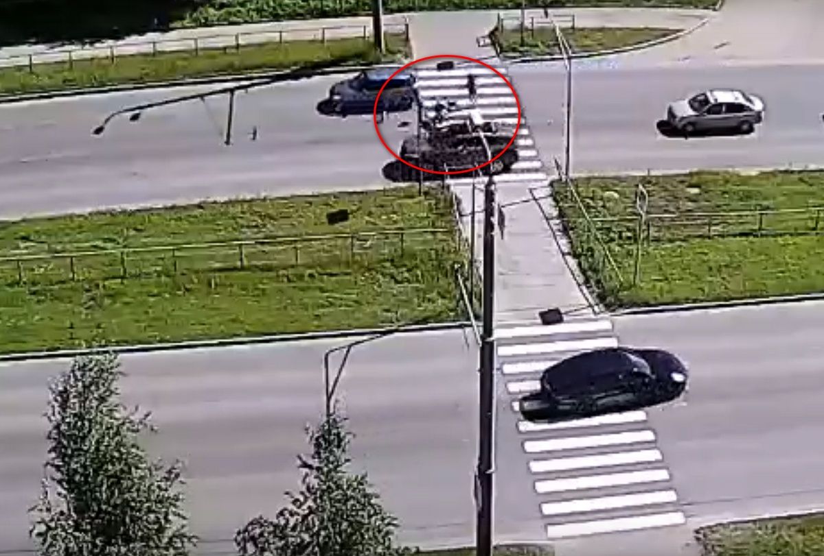 В Петрозаводске найден водитель, который сбил коляску с ребенком В Петрозаводске найден водитель, который сбил коляску с ребенком