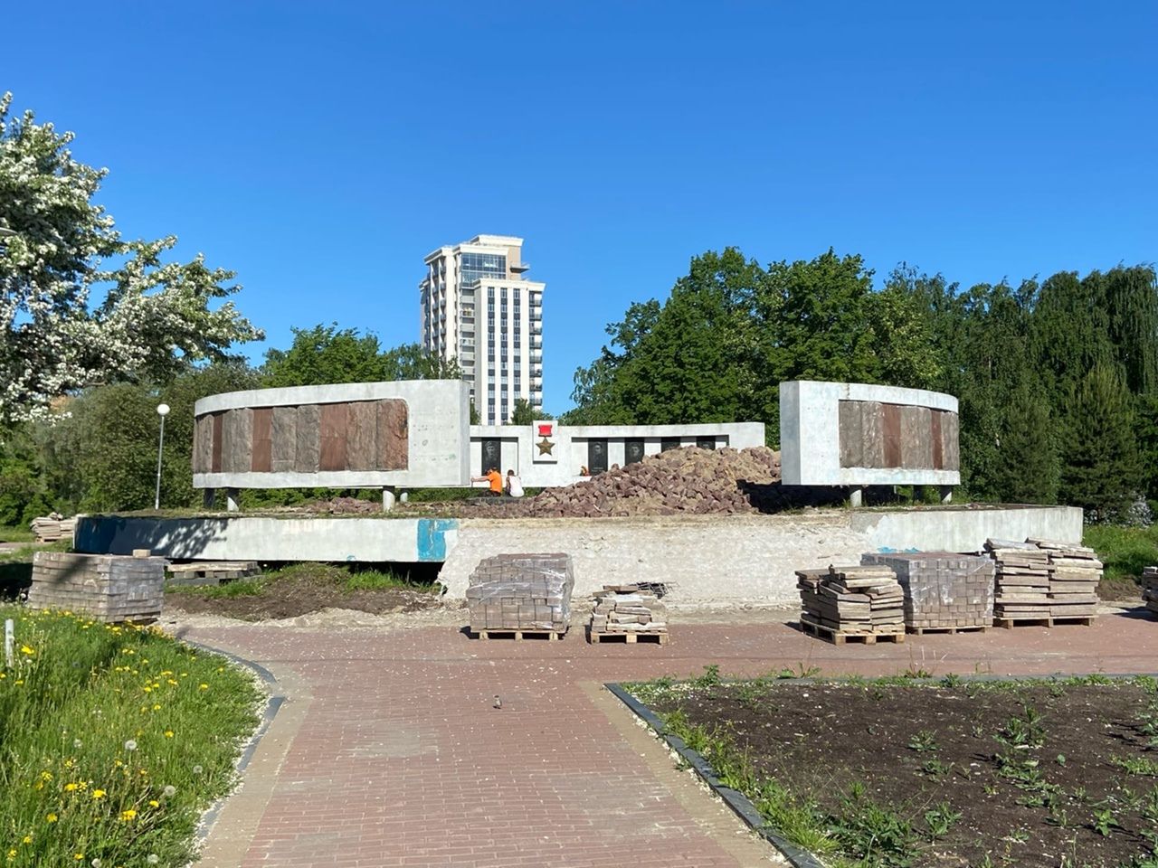 В Петрозаводске ремонтируют Галерею Героев