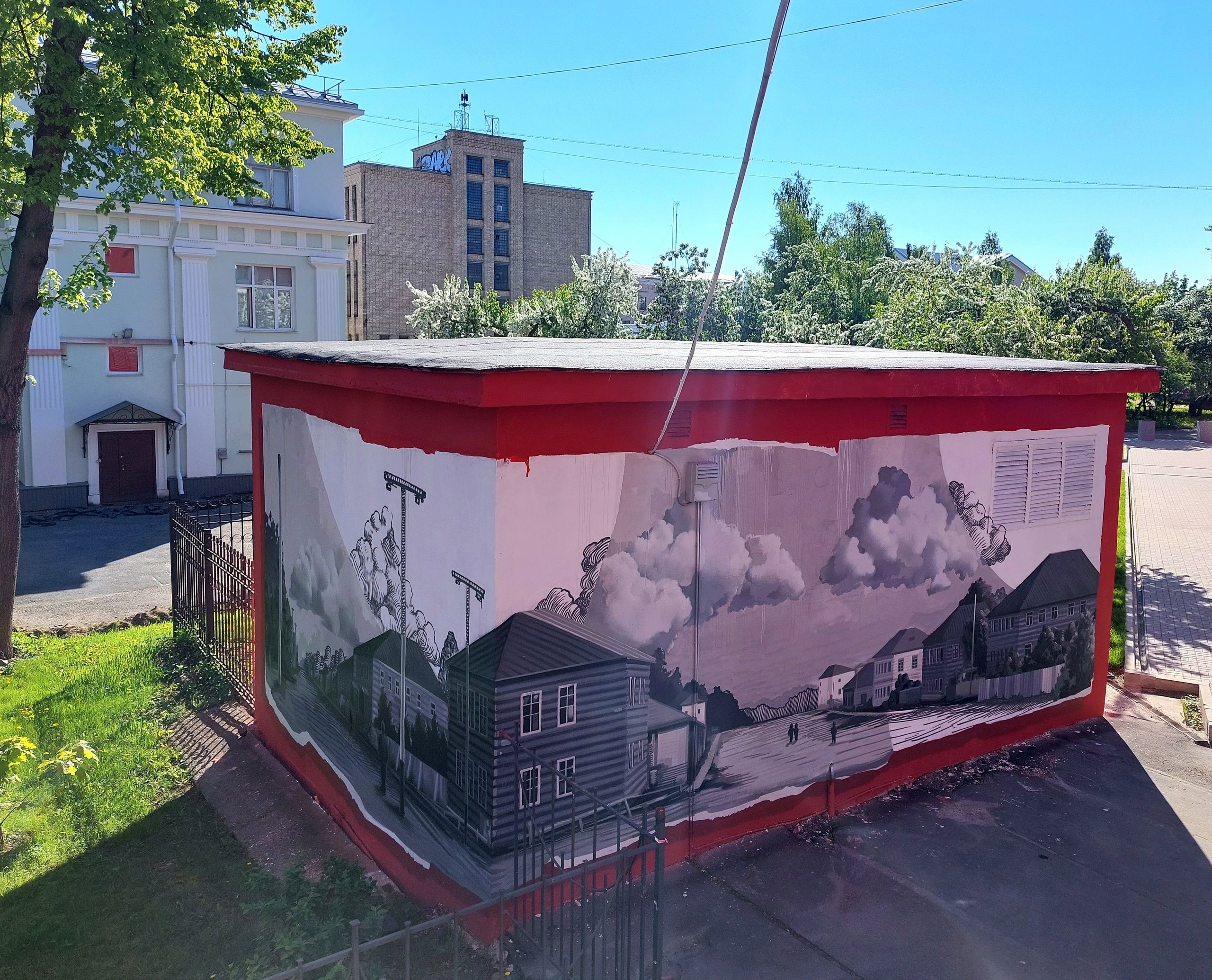 На трансформаторной будке в центре Петрозаводска появилось граффити с изображением старого города