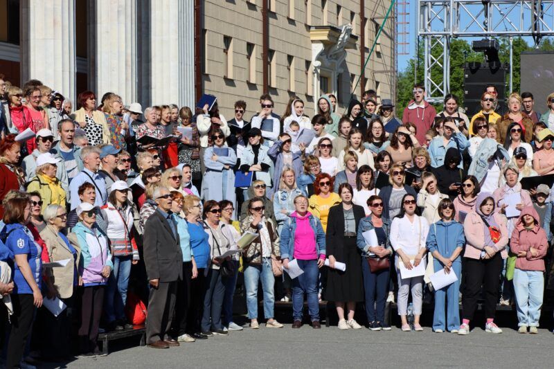 Международный песенный праздник стартовал