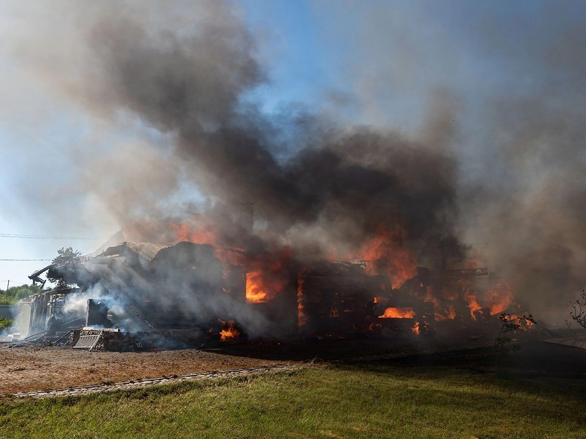 В Прионежском районе сгорели дом, автомобиль, хозпостройки и животные