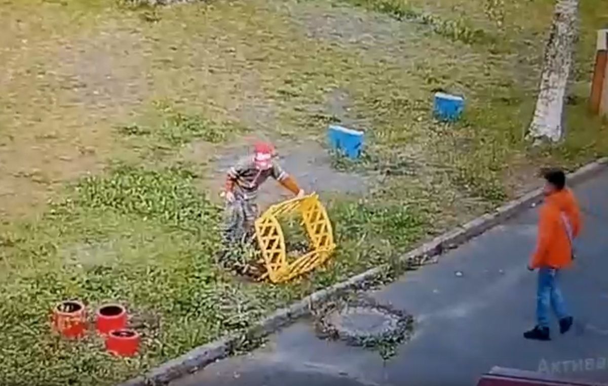 Школьники сломали конструкции на детской площадке в петрозаводском садике