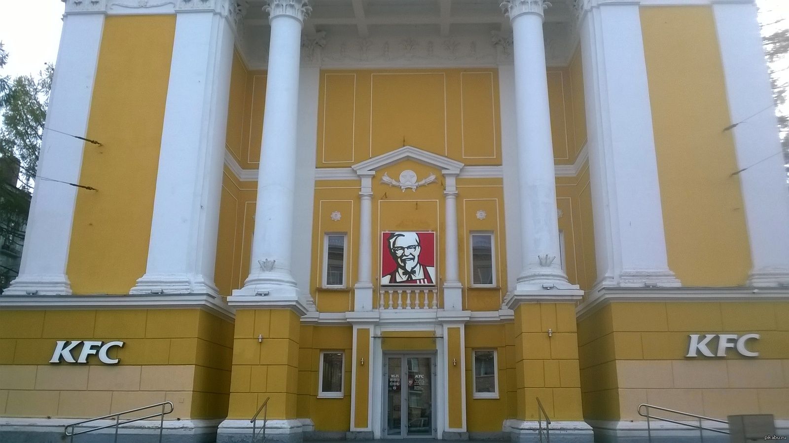 Владелец KFC продает бизнес россиянам Владелец KFC продает бизнес россиянам