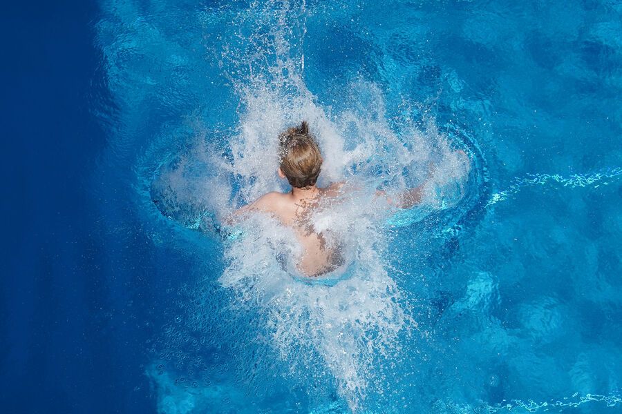 Ученые назвали безопасную для человека высоту для прыжков в воду