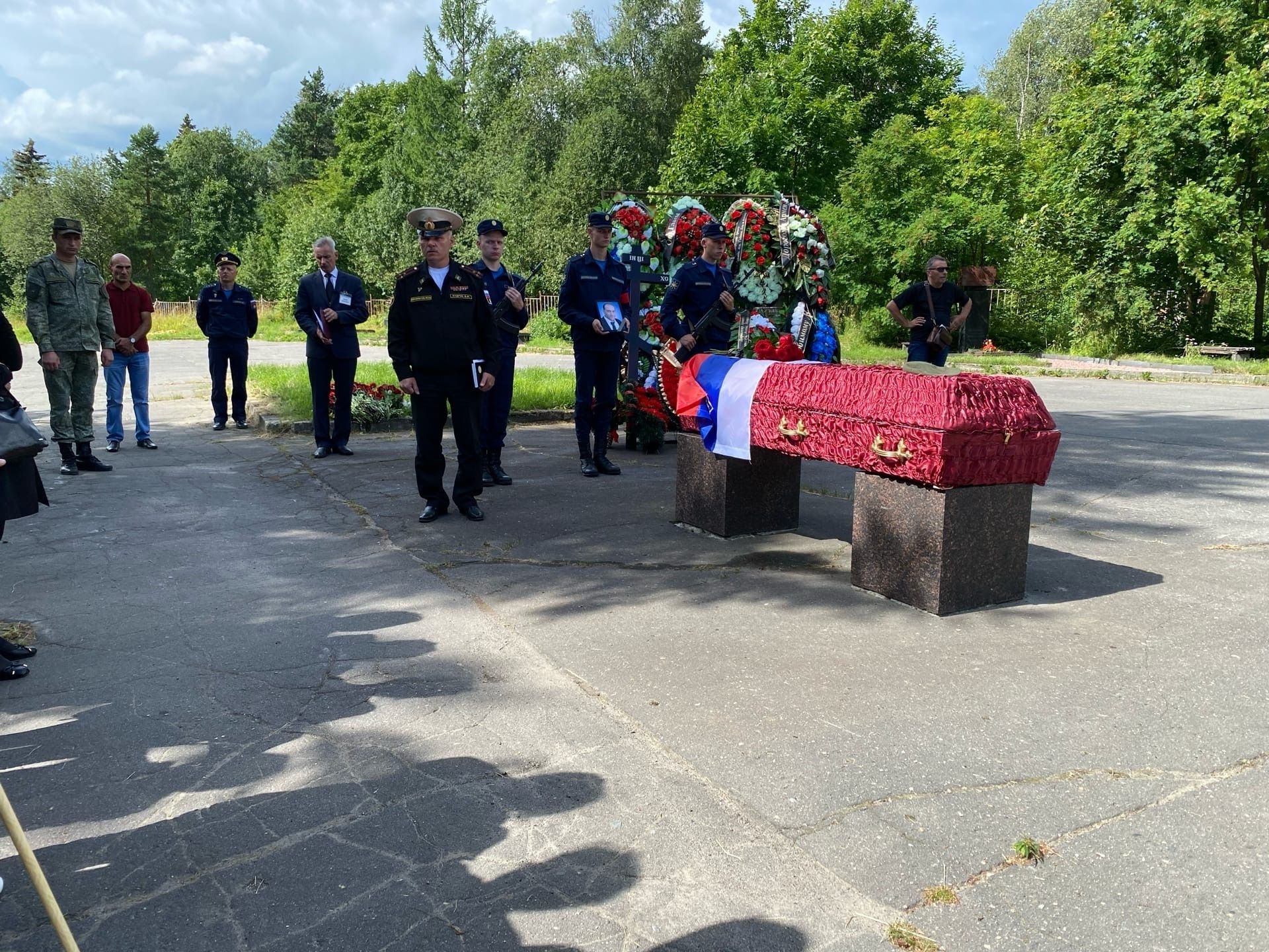 Петрозаводск простился с погибшим на Украине военнослужащим