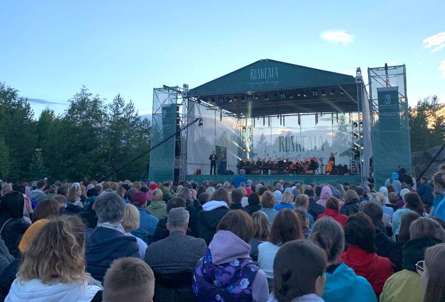 В горном парке Рускеала проходит музыкальный фестиваль Ruskeala Symphony