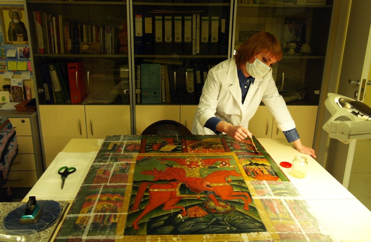 Икона «Архистратиг Михаил с деяниями» вернулась в Покровскую церковь после реставрации