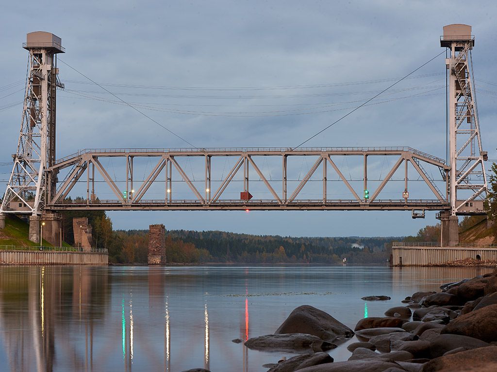 На трассе «Кола» разведут мост и перекроют движение
