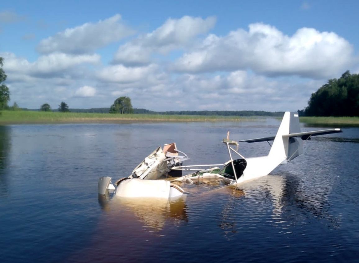 Небольшой самолет потерпел крушение на границе с Карелией