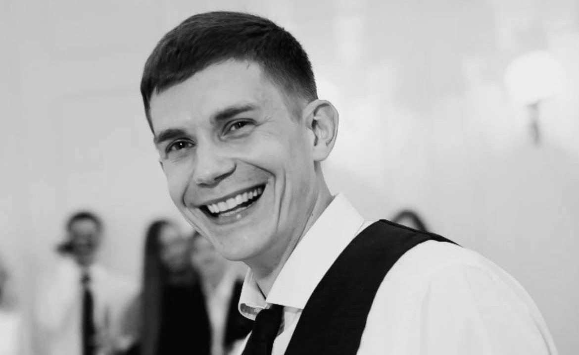 В манеже стадиона «Спартак» в Петрозаводске после игры в футбол скончался молодой мужчина