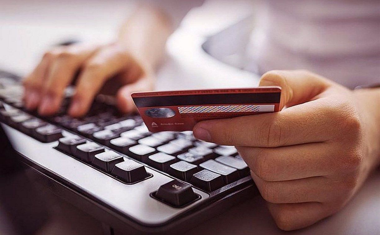 Жительница Кеми хотела продать коляску, а лишилась сбережений