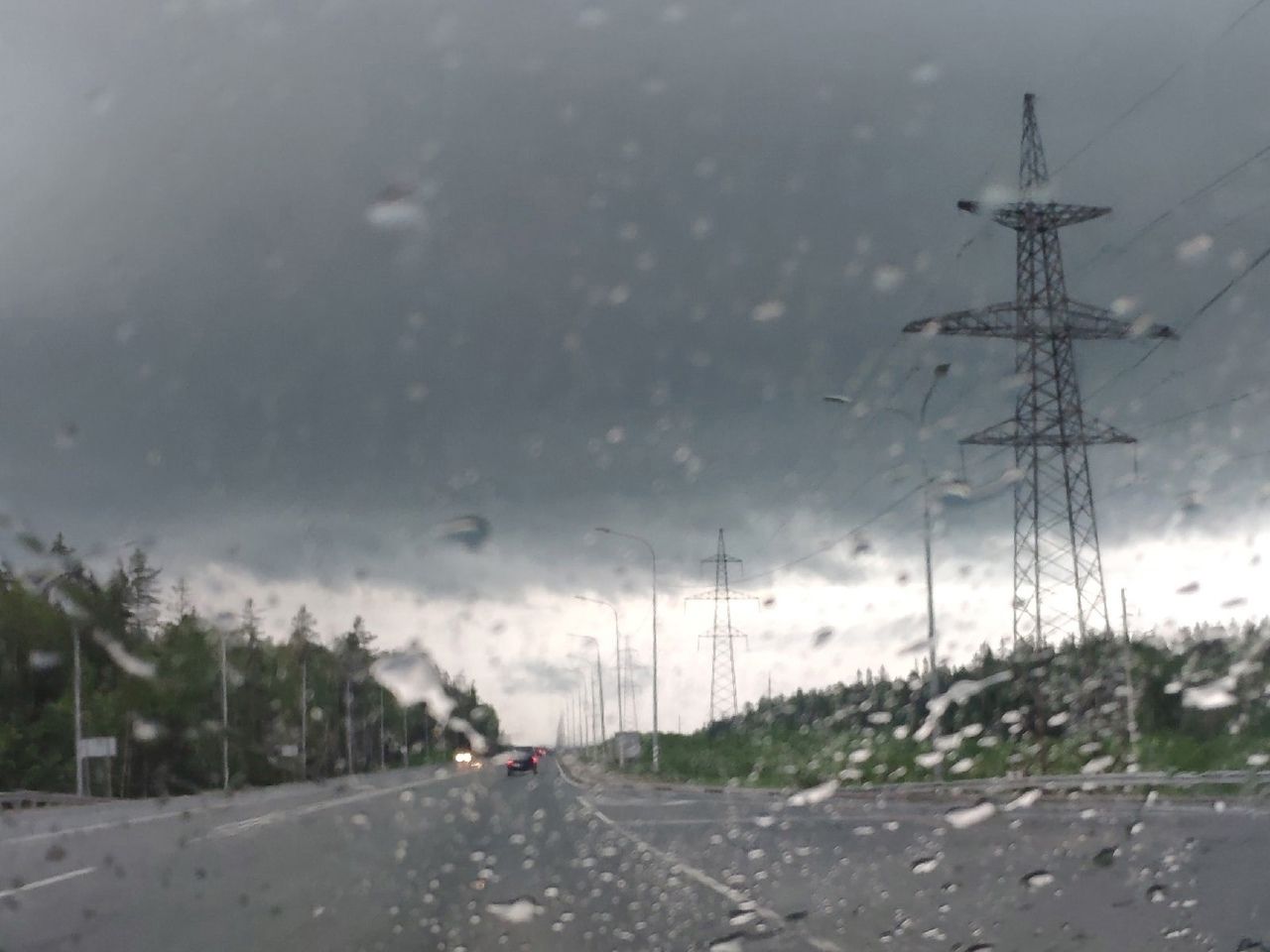Ливни и сильный ветер: прогноз погоды на 31 августа