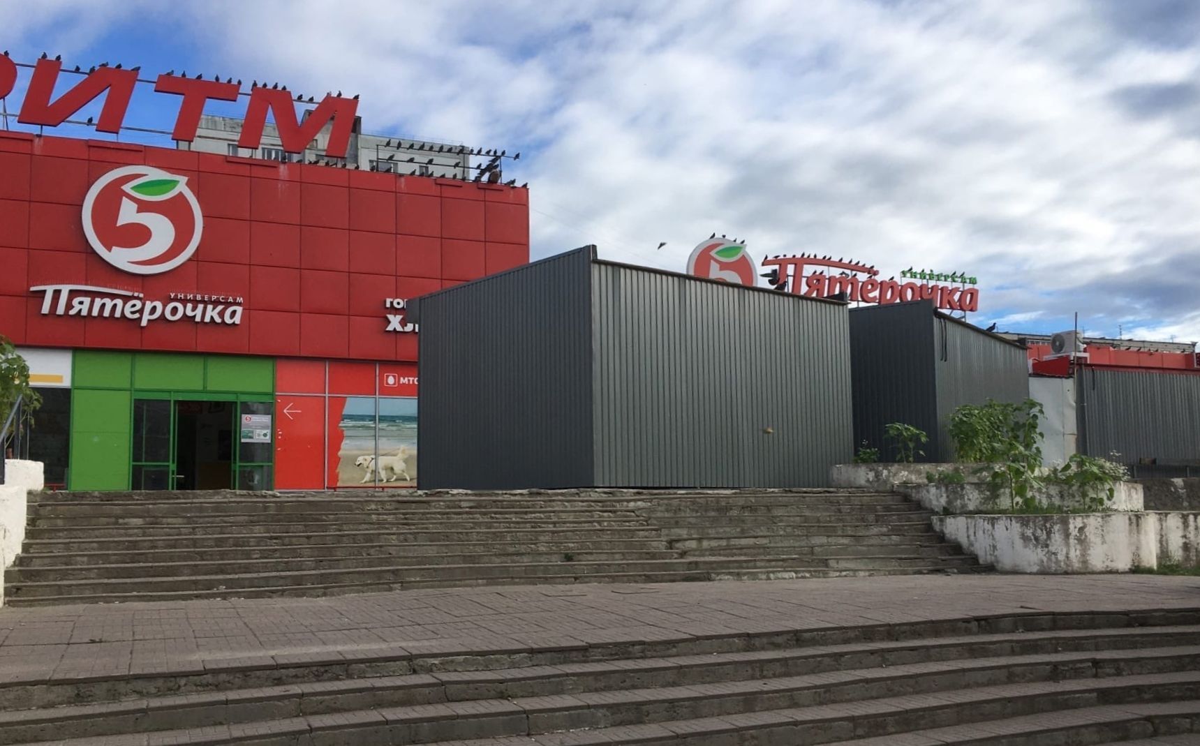 Мэр Петрозаводска рассказал о будущем уродливых ларьков около универсама «Ритм»