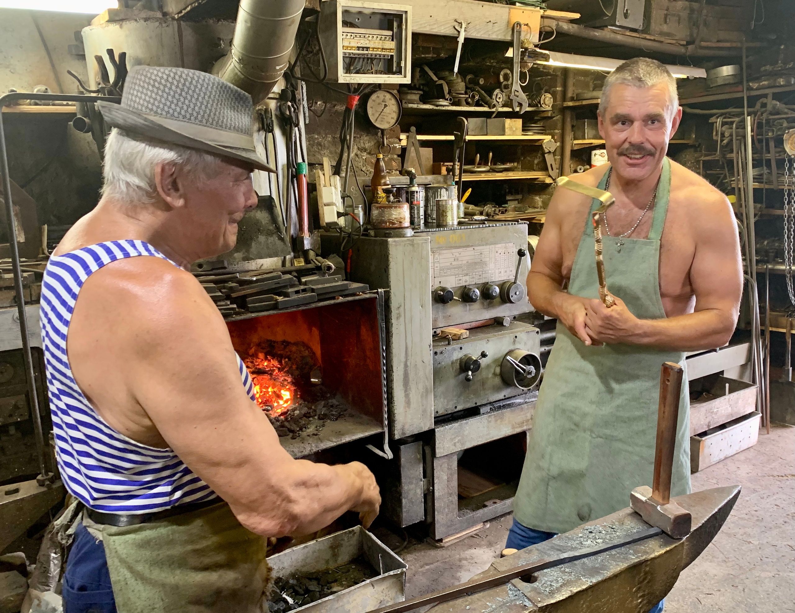 Владимир Любарский помог выковать недостающий элемент памятника Кирову