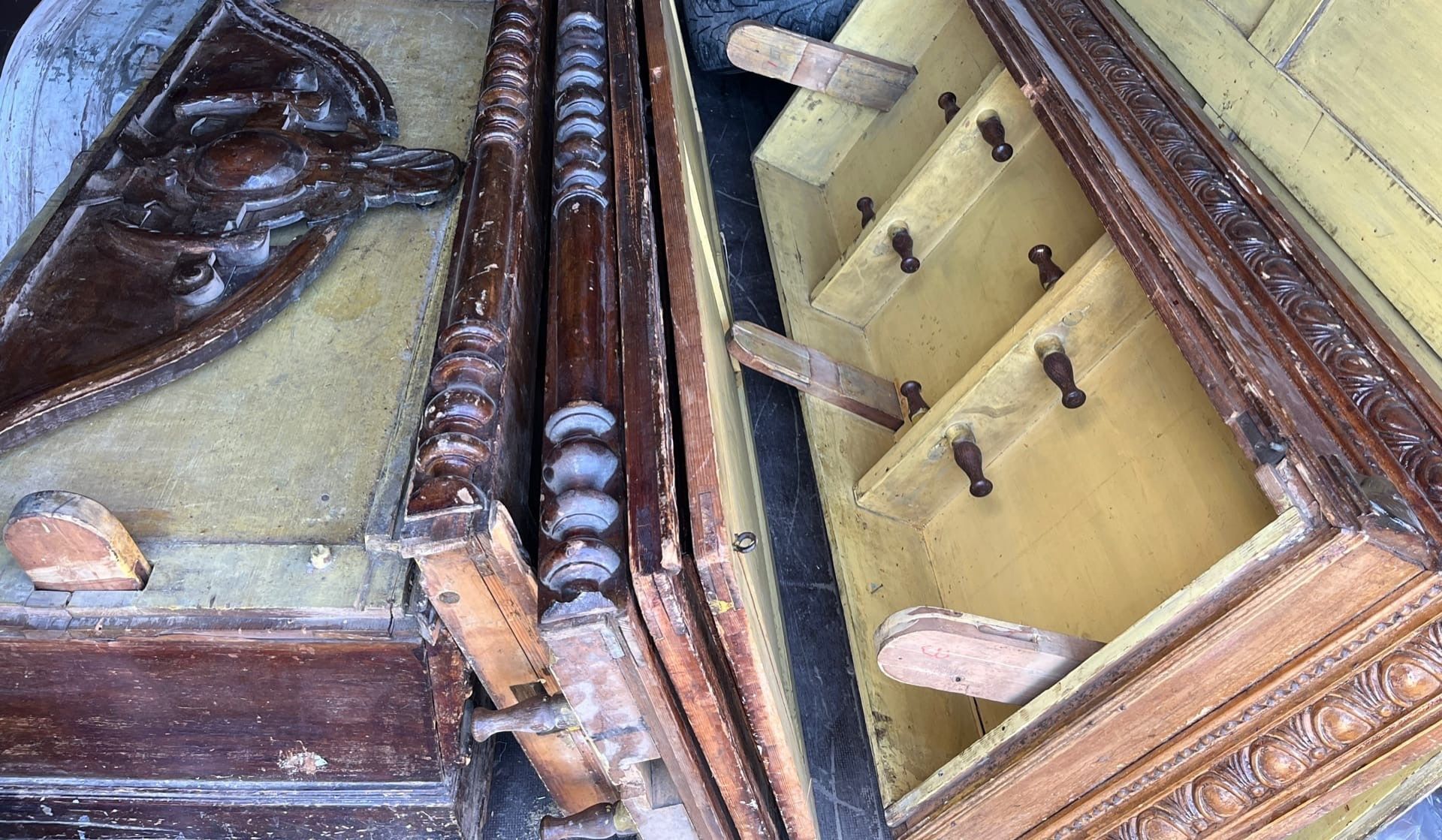 Резной старинный шкаф пополнил фонды музея «Кижи»