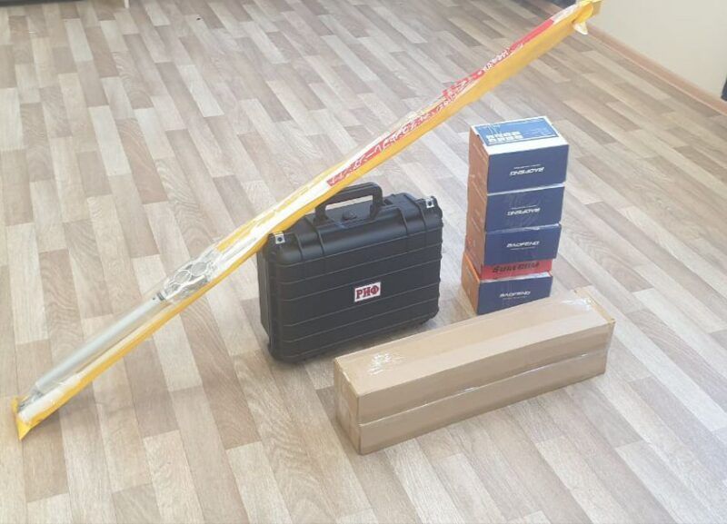 Родственники убитой Дианы Фроловой подарили поисковому отряду радиооборудование