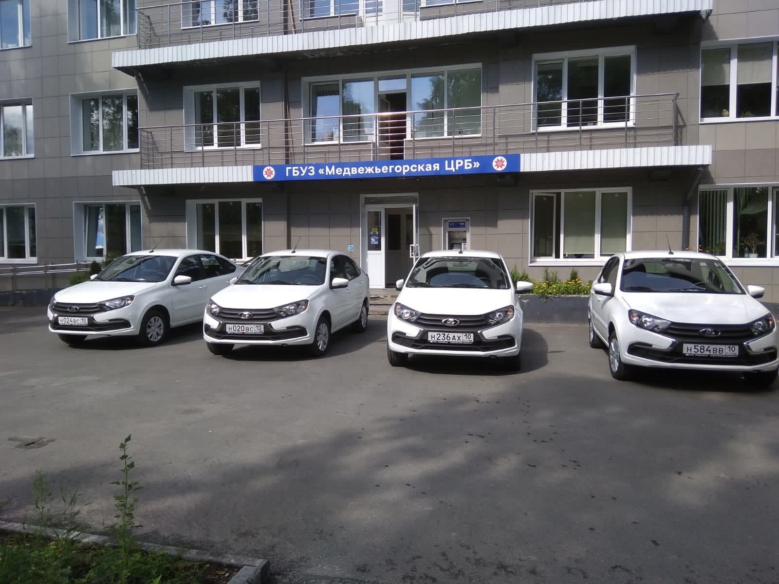 44 автомобиля пополнили автопарки медучреждений Карели