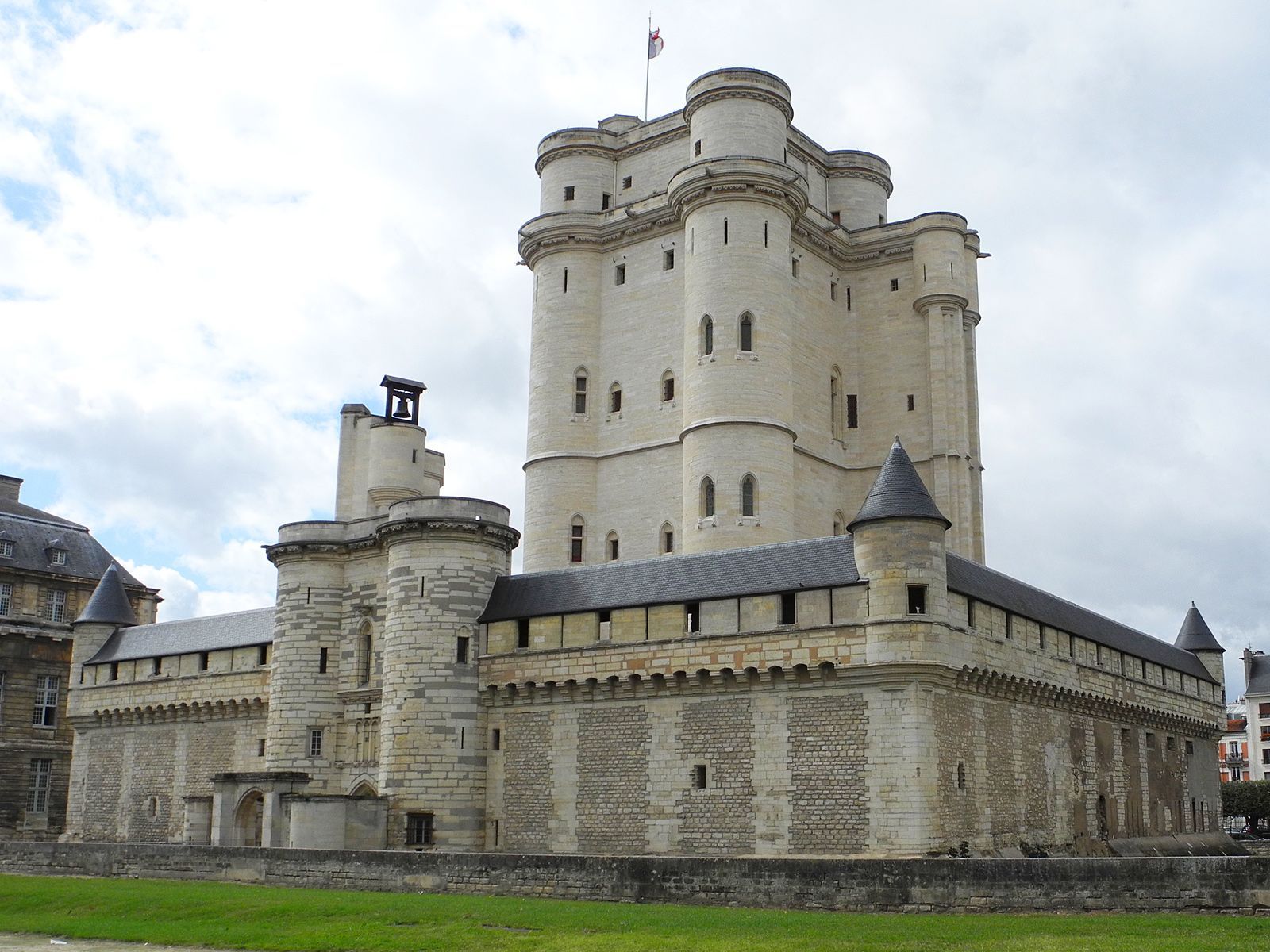 Жителям России закрыли вход в Венсенский замок во Франции